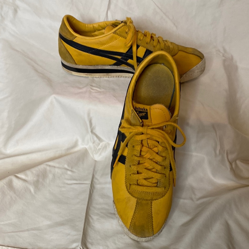 Men’s Onitsuka Tiger Yellow Sneaker. US 7/Euro 40
